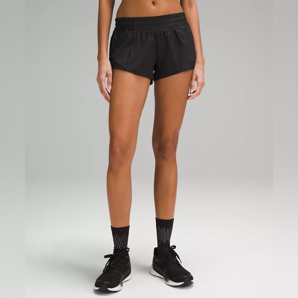 lululemon athletica Hotty Hot Low-Rise Unlined Short 2.5" Black Shorts Sz 6 - Picture 13 of 13